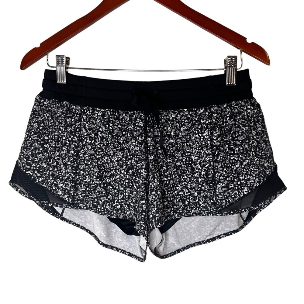 Lululemon Hotty Hot Short (2 1/2" ) - Picture 7 of 14